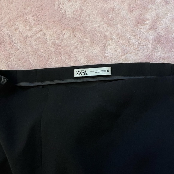 Black Zara mini skirt with diamonds and leg cutout - Picture 2 of 2